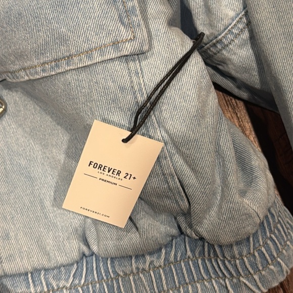 NWT! 0X Light Blue Denim Jacket with White Fur Collar - Picture 9 of 13